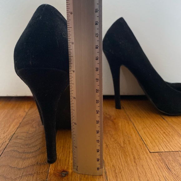 Black Stiletto Heels - Picture 4 of 5